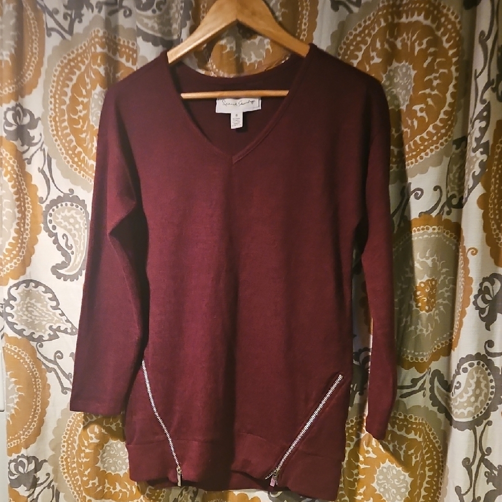 Maroon V-Neck Sweater with Zipper Details - Picture 4 of 4